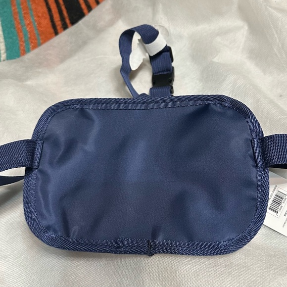 Navy Belt Bag. 2 zipper pockets, 2 side mesh pockets and loops. New with tags - Picture 2 of 3